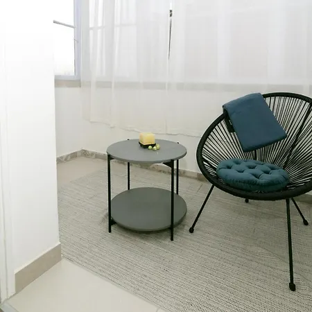 Modern Apartment's At Antique Center - No Privat Parking * プーラ